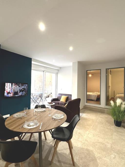 Appartement Centre Ville - Parking Prive - Wifi Нім Екстер'єр фото