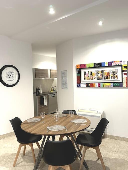 Appartement Centre Ville - Parking Prive - Wifi Нім Екстер'єр фото